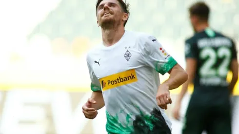 Gladbach brush aside Wolfsburg to boost Champions League hopes