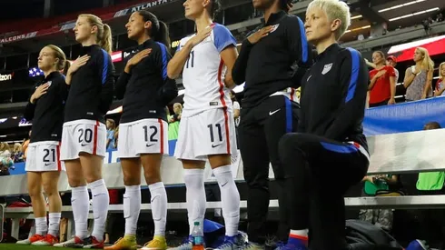 US Soccer to review 'no kneeling' anthem policy
