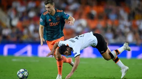 Brighton sign Ajax defender Veltman