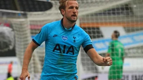 'Incredible' Kane keeps Tottenham in the hunt for Europe
