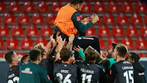 Bremen boss 'sorry' for keeping Pizarro on bench for swansong