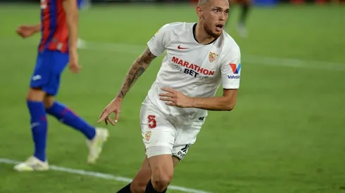 Sevilla close on Champions League with Eibar win