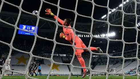 Lyon hold off 'extraterrestial' Ronaldo and Juve to reach Champions League last-eight