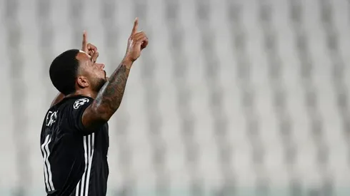 Lyon hold off Juventus to reach Champions League quarter-finals