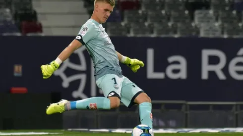 Arsenal sign Dijon goalkeeper Runarsson