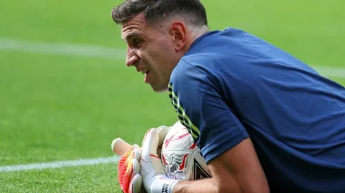 Aston Villa sign Arsenal goalkeeper Martinez