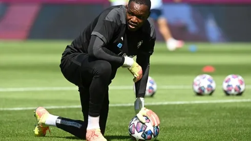 Mandanda leaves France squad amid argument over Covid rules