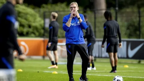 Dutch begin new era after Koeman's Barca defection