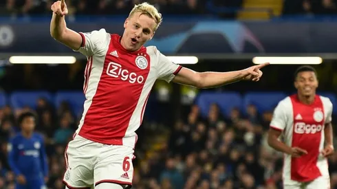 Man Utd's Van de Beek honours ex-Ajax teammate Nouri with shirt number