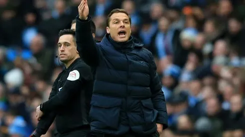 Fulham boss Parker signs new deal