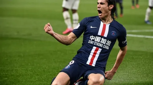 Manchester United sign free agent Cavani