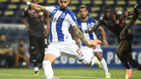 Man Utd land Porto defender Telles