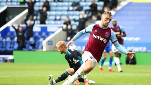 West Ham ruin Leicester's unbeaten start, Saints beat West Brom