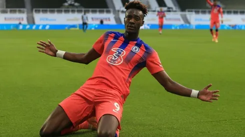 Chelsea beat Newcastle to take top spot