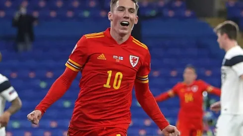 Bale's 'buzz' is back as Wales flatten Finland to gain promotion