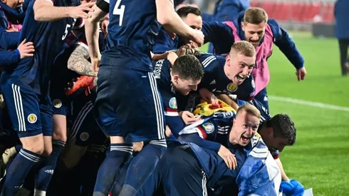 Scotland fans ignore Covid rules to celebrate Euro 2020 qualification