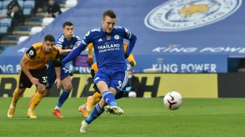 Leicester go top as Vardy tames Wolves