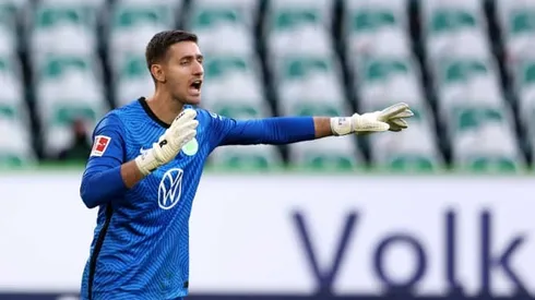Casteels late penalty save seals Wolfsburg win