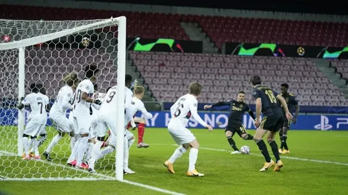 Ajax squeeze past Midtjylland to earn first Champions League win