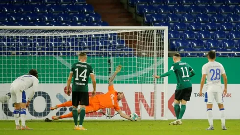 Schalke beat lowly Schweinfurt to win first game since February