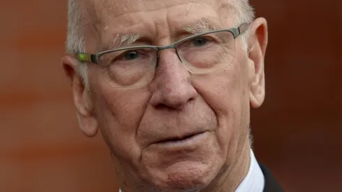 Man Utd legend Charlton diagnosed with dementia