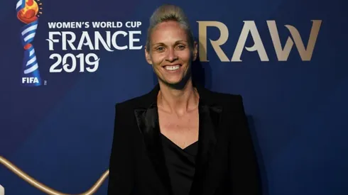 Scotland women's coach Kerr steps down