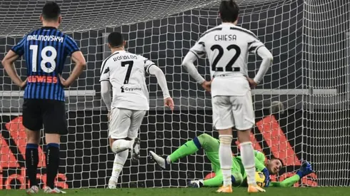 Inter close gap on leaders AC Milan, Ronaldo penalty miss stalls Juve