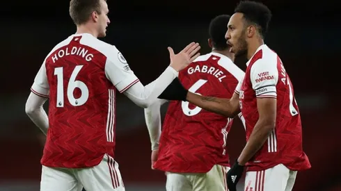 Southampton, Leicester miss out on top spot as 10-man Arsenal avoid defeat