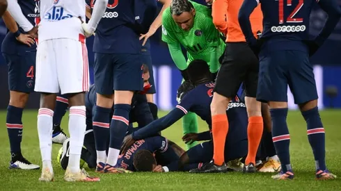 Lyon defeat PSG as Neymar stretchered off with ankle injury