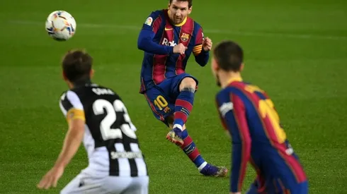 Messi saves lacklustre Barca, Sociedad reclaim top spot