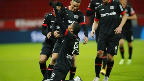 Bailey fires Leverkusen top as late goal denies winless Schalke