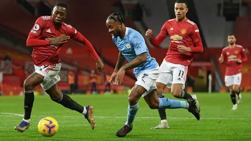 Manchester derby fires blanks, fans help Everton upend Chelsea