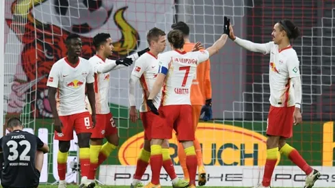 Leipzig top Bundesliga as Dortmund crash to heavy home defeat