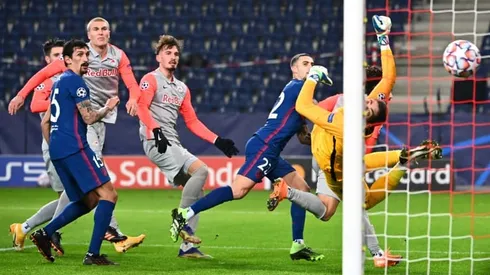 Atletico brush Salzburg aside to reach last 16