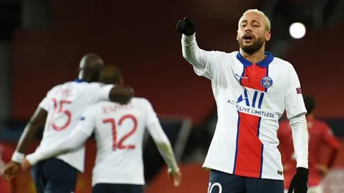 Neymar puts Man Utd to the sword as Dortmund advance and Giroud scores four