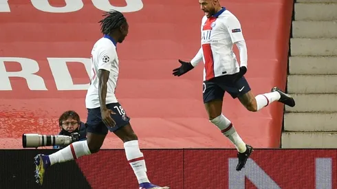 Neymar double downs Man Utd, gives PSG Champions League lifeline