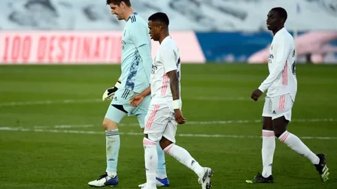 Real Madrid beaten by Levante to hand Atletico title boost