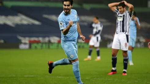 Five-star Man City move top of the Premier League