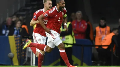 Wales' Euro 2016 skipper Williams hangs up his boots