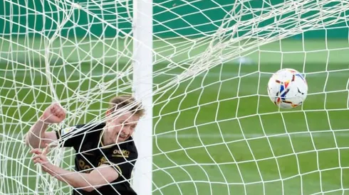 De Jong steers Barca to Elche win without suspended Messi