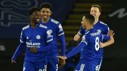 Leicester dream after beating lacklustre Chelsea to go top