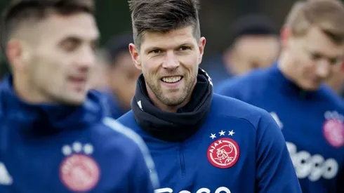 Huntelaar returns to join Schalke's relegation fight
