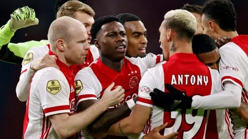 Ajax stay top after battling to PSV Eindhoven draw