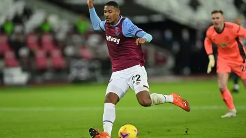 West Ham's Haller joins Ajax for cutprice 22.5 million euros