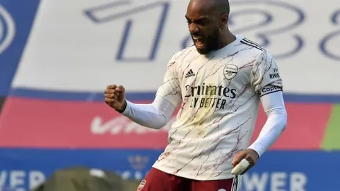 Arsenal hit back to beat Leicester, Bale stars for Spurs