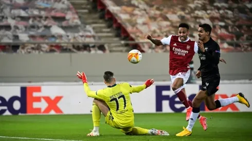 Aubameyang sends Arsenal into Europa League last 16 as Rangers advance