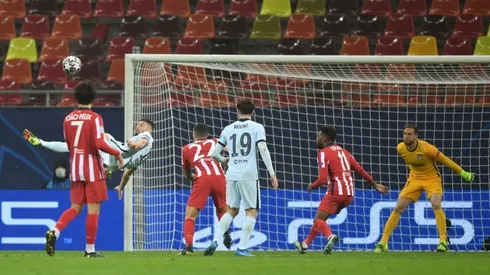 Giroud overhead kick gives Chelsea edge over Atletico