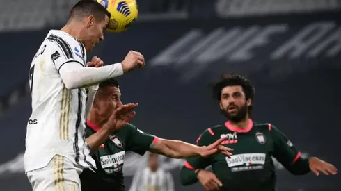 Ronaldo's Crotone double keeps Juve in title hunt