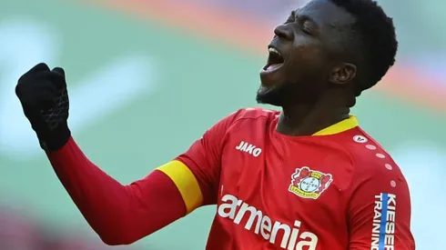 Leverkusen grab late equaliser at Augsburg after Lomb's howler