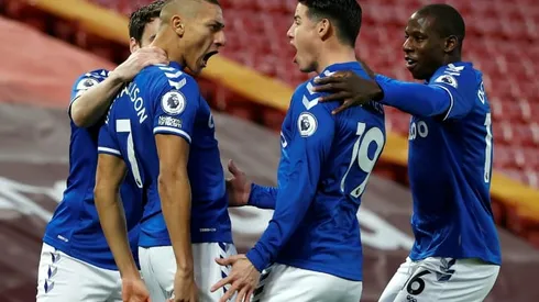 Everton savour first win at Liverpool since 1999, Chelsea held